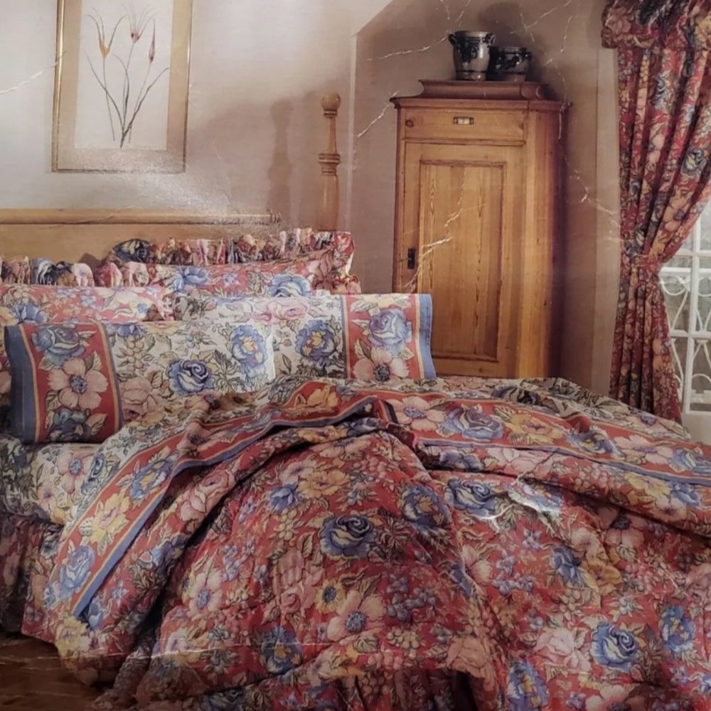 Floral Print Twin Quilt  (Three Piece Sheet Set)